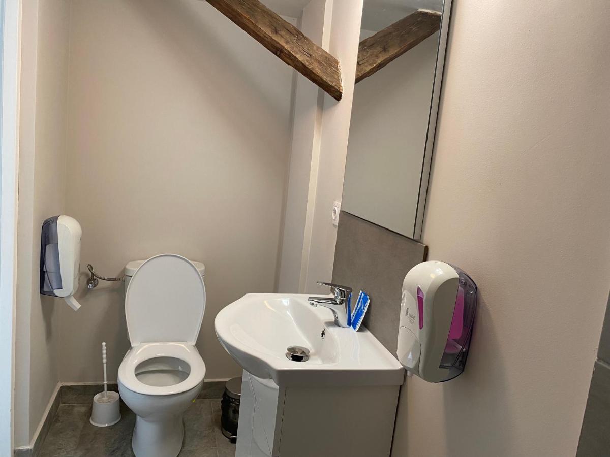 Boutique Rooms With Parking Oradea Buitenkant foto